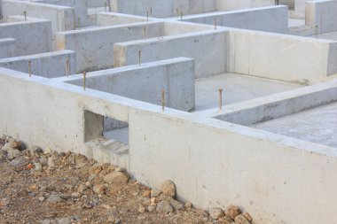 Beton duvarlı bir bina inşa etmek