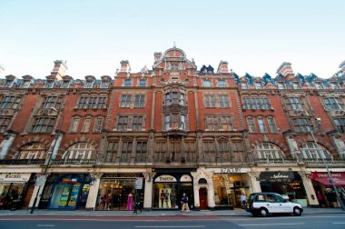 Oxford, İngiltere, İngiltere 'de yürüyen insanlar..