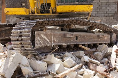 Bir binanın yıkılması