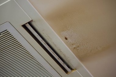 Kirli beyaz bir evde klima..