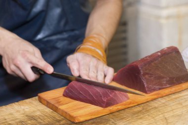 Pazarda taze çiğ balık