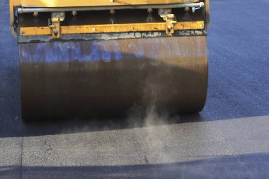 Asfalt yol yapımı için ağır makineler