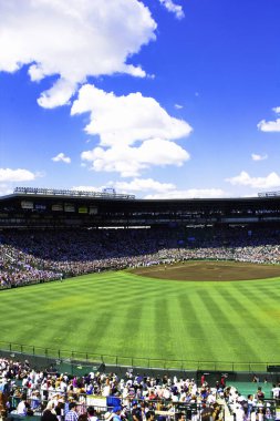Japonya 'nın Hyogo kentindeki Koshien Stadyumu' nda beyzbol sahası 