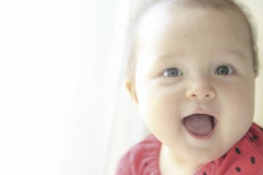 Evdeki sevimli Japon çocuk portresi. 