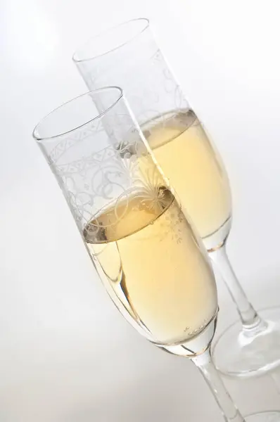 Två Champagneglas Bakgrunden Närbild — Stockfoto
