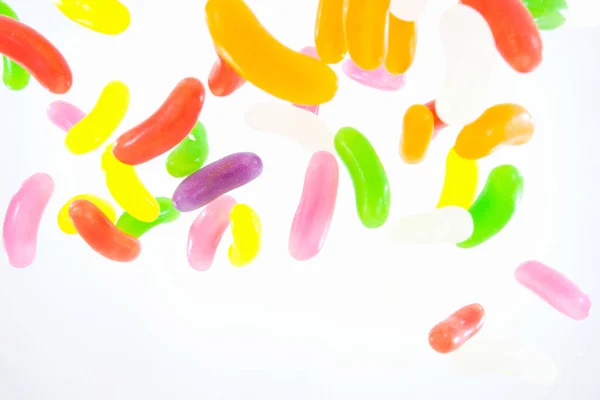 Farbige Bonbons Isoliert Auf Weißem Hintergrund — Stockfoto