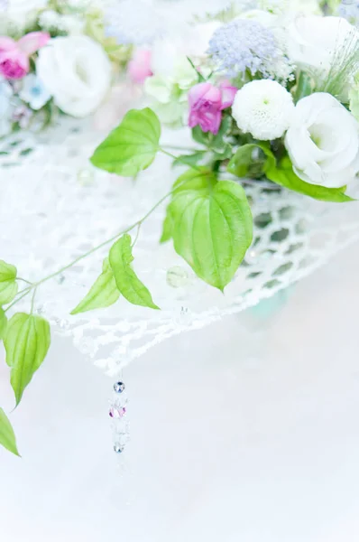 Bunte Blumen Auf Verschwommenem Hintergrund — Stockfoto