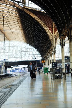 Londra, İngiltere 'deki Paddington tren istasyonunun içi