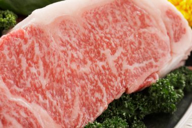 Arka planda taze et ve sığır eti