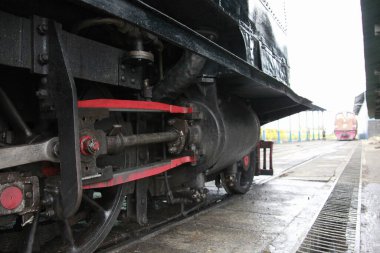 Gün ışığı, Japon metropolündeki lokomotifin farklı şeklini açıkça ortaya koyuyor.