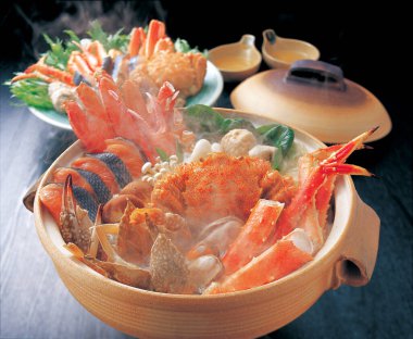 Lezzetli deniz ürünleri ve Asya yemekleri manzarası.            