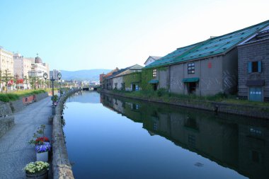 Şehir ve nehir görünümü