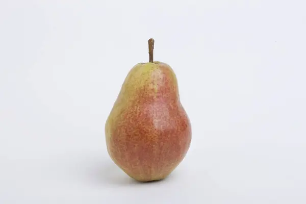 Fruta Pêra Vermelha Fundo Branco — Fotografia de Stock