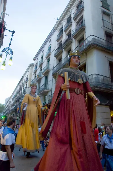 Parada Gigantów Barcelonie Święto Narodowe Gigantycznymi Rzeźbami Spacerującymi Średniowiecznym Mieście — Zdjęcie stockowe