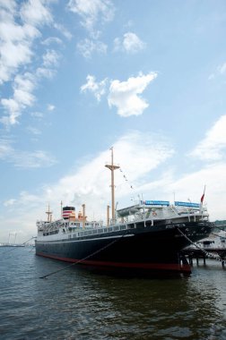Yokohama, Japonya 'nın sularındaki gemi.