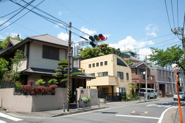 Yazın Japon şehir manzarası