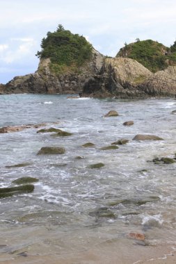 Güzel kayalık deniz manzarası