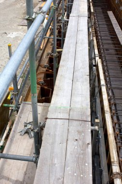 Gündüz vakti modern bina inşaatı