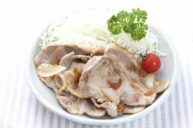 Kızarmış domuz ve zencefil. Geleneksel Japon yemekleri