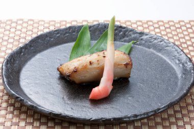 Lezzetli ızgara İspanyol uskumrusu, yakın plan.