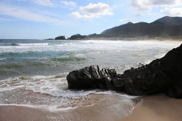 Ondas Mar Com Espuma Batendo Praia — Fotografia de Stock