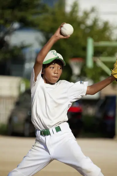 Japonês Menino Arremessador Jogar Beisebol Little League Conceito — Fotografia de Stock