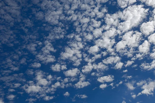 Vackra Vita Moln Blå Himmel Naturlig Bakgrund — Stockfoto