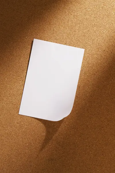 Libro Bianco Sfondo Giallo Bianco Alto Copiare Spazio Messaggio — Foto Stock