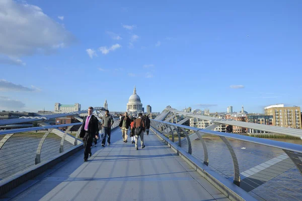 Millennium Bridge Paul Cathedral Befindet Sich Auf Der Spitze Des — Stockfoto