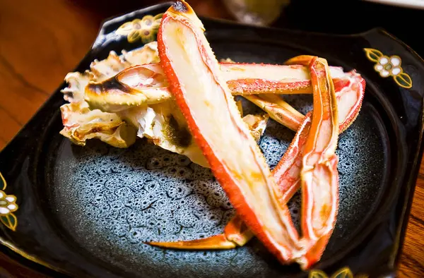 Close Vue Délicieux Crabe Dans Une Assiette Sur Table — Photo