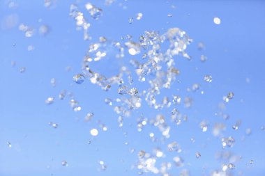 Mavi arkaplanda su damlası