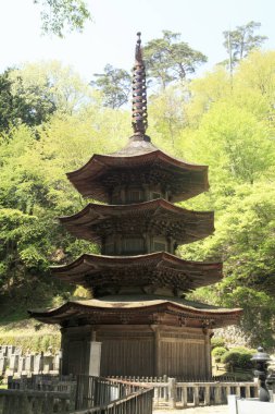 Ueda şehrindeki Anraku-ji Budist Tapınağı 'nın Sekizgen Pagoda' sı, Nagano Bölgesi, Japonya Ulusal Hazinesi