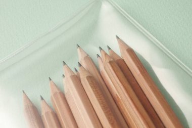 arkaplanda çizim yapmak için bir kalem seti, kapat