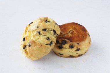 Taze ve lezzetli çikolatalı kekler.