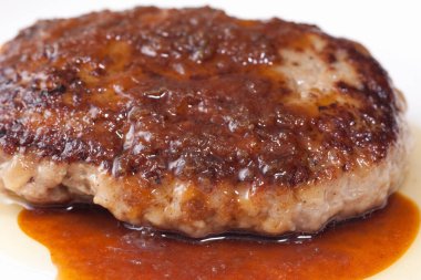 Lezzetli ızgara bifteğin yakın plan görüntüsü  