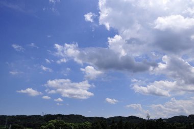 Gökyüzü ve bulutlar sabah.