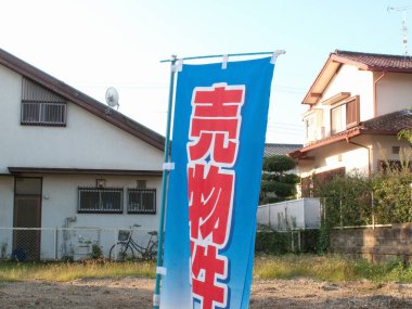 Asya şehrinde Çince sembolleri olan tabela görüntüsü