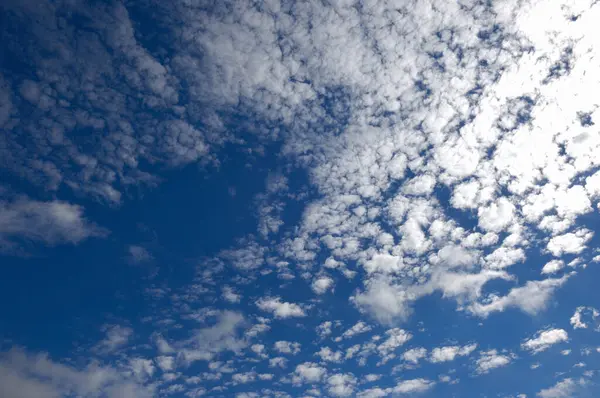 Vackra Vita Moln Blå Himmel Naturlig Bakgrund — Stockfoto