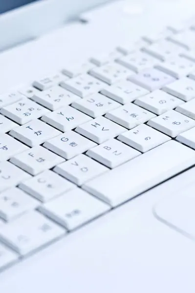 Schließen Einer Computertastatur Auf Weißem Hintergrund — Stockfoto