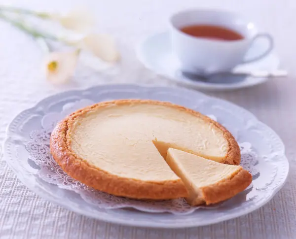 Färsk Cheesecake Med Bordet Bakgrund Närbild — Stockfoto