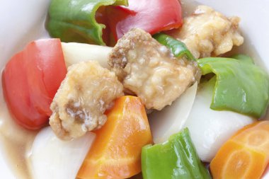 Tatlı ve Ekşi Domuz. Geleneksel Japon yemekleri