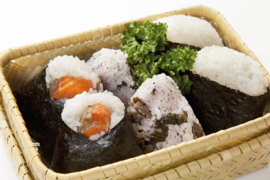 Japon geleneksel mutfağı, kutuda onigiri