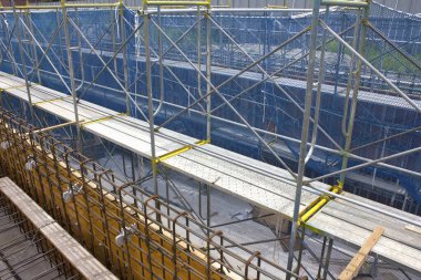 Gündüz vakti modern bina inşaatı