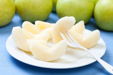 Lezzetli Nashi armutları dilimleri, yakın görüş.