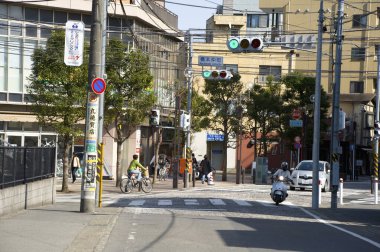Yaz günü Japon caddesi manzarası