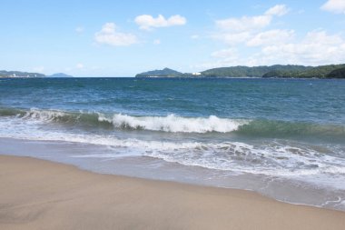 Köpüklü deniz dalgaları. Doğa, tatil konsepti