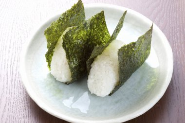 Onigiri, Japon pirinç topları, yosunlu pirinç üçgenleri.