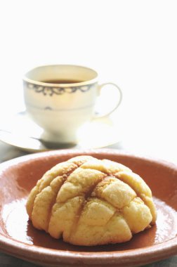 Kahve fincanlı Çin ay pastası.