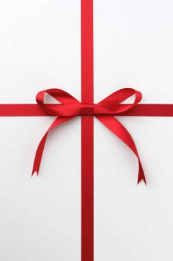 Kırmızı hediye yay ve şerit