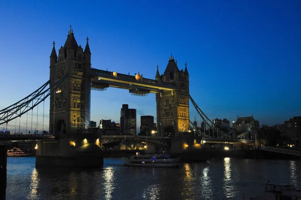 Tower Bridge Famoso Símbolo Icónico Londres Cruza Río Támesis Inglaterra —  Fotos de Stock
